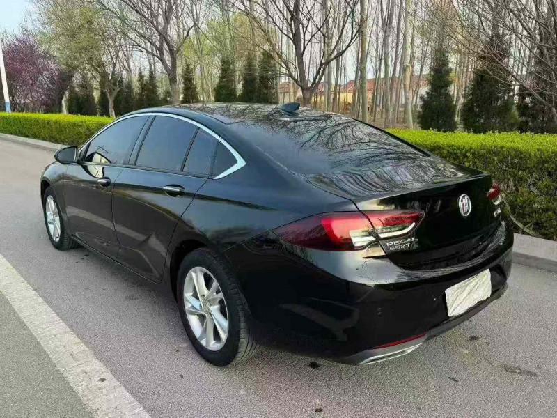 滨州22年别克君威8