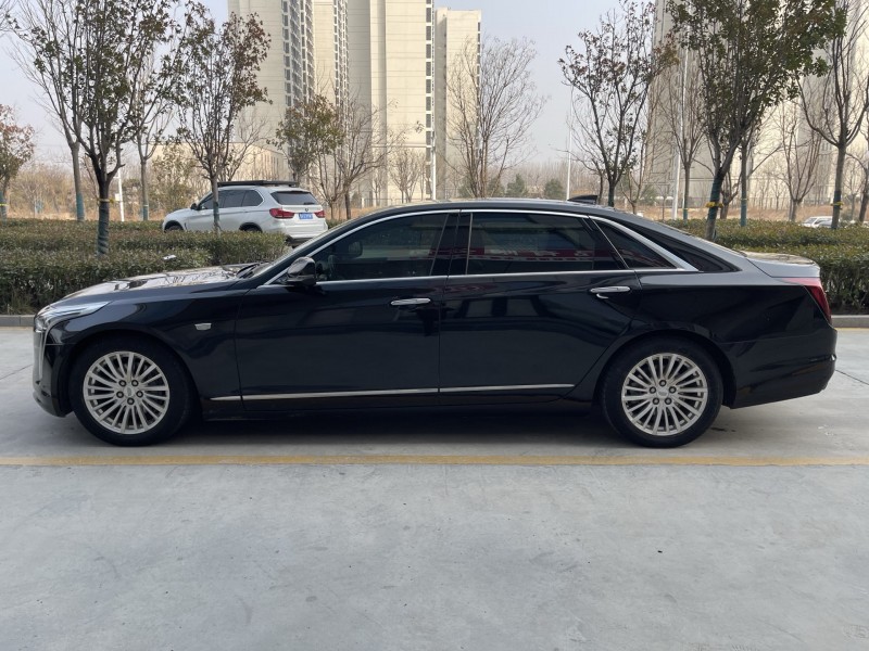 济宁19年凯迪拉克CT64