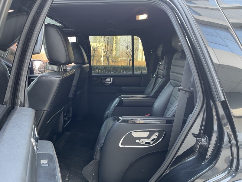 济宁18年林肯领航员8