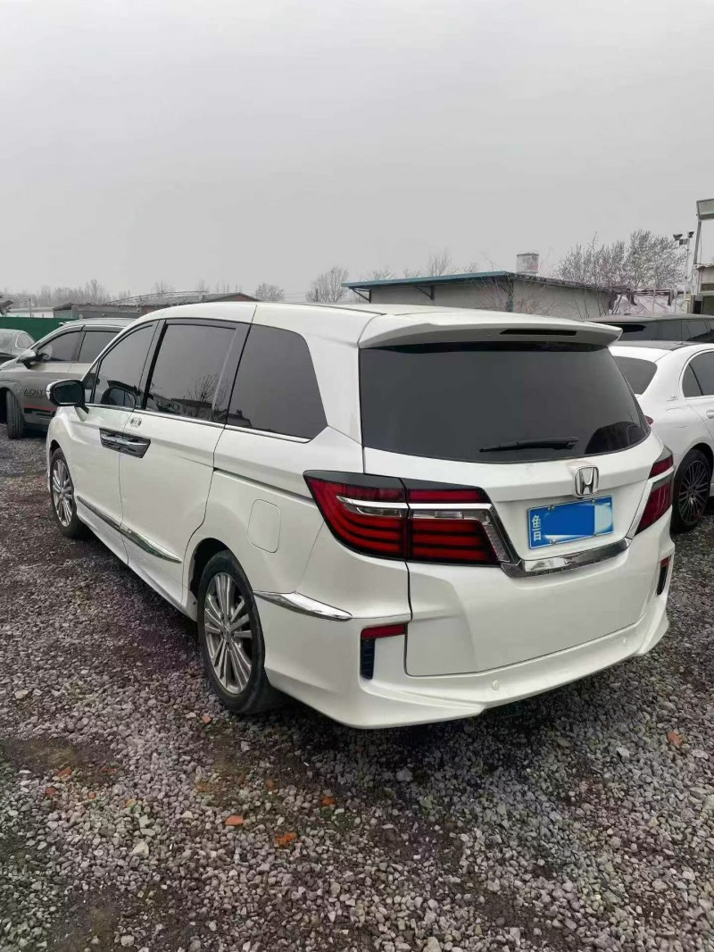 济宁17年本田艾力绅8