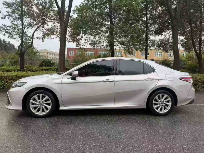 邵阳21年丰田凯美瑞7