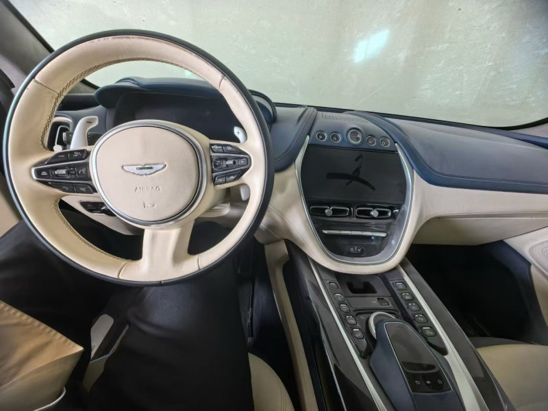 聊城21年阿斯顿·马丁DBX5