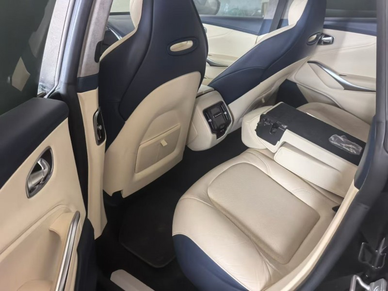 聊城21年阿斯顿·马丁DBX8