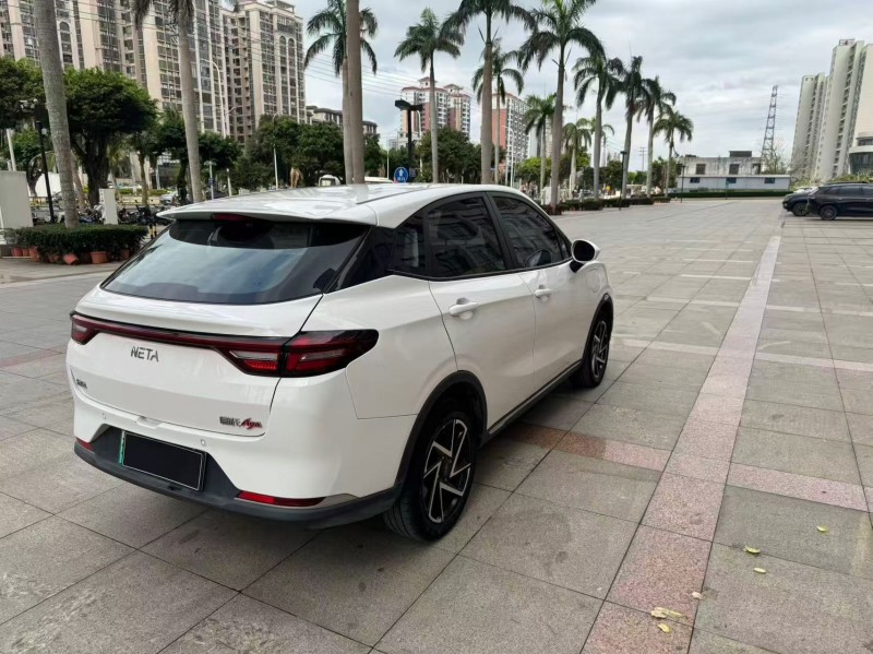 海口24年哪吒AYA8