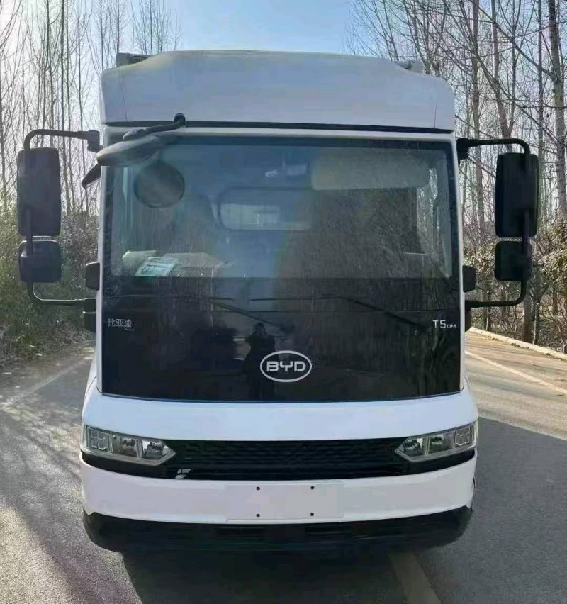 青岛25年比亚迪T51