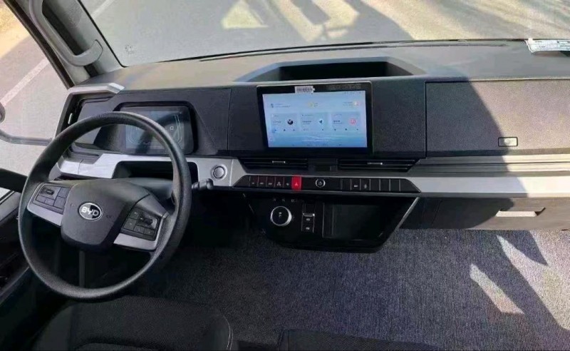 青岛25年比亚迪T57