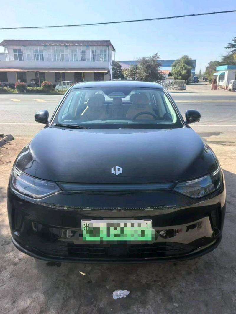 临沂25年零跑汽车C111