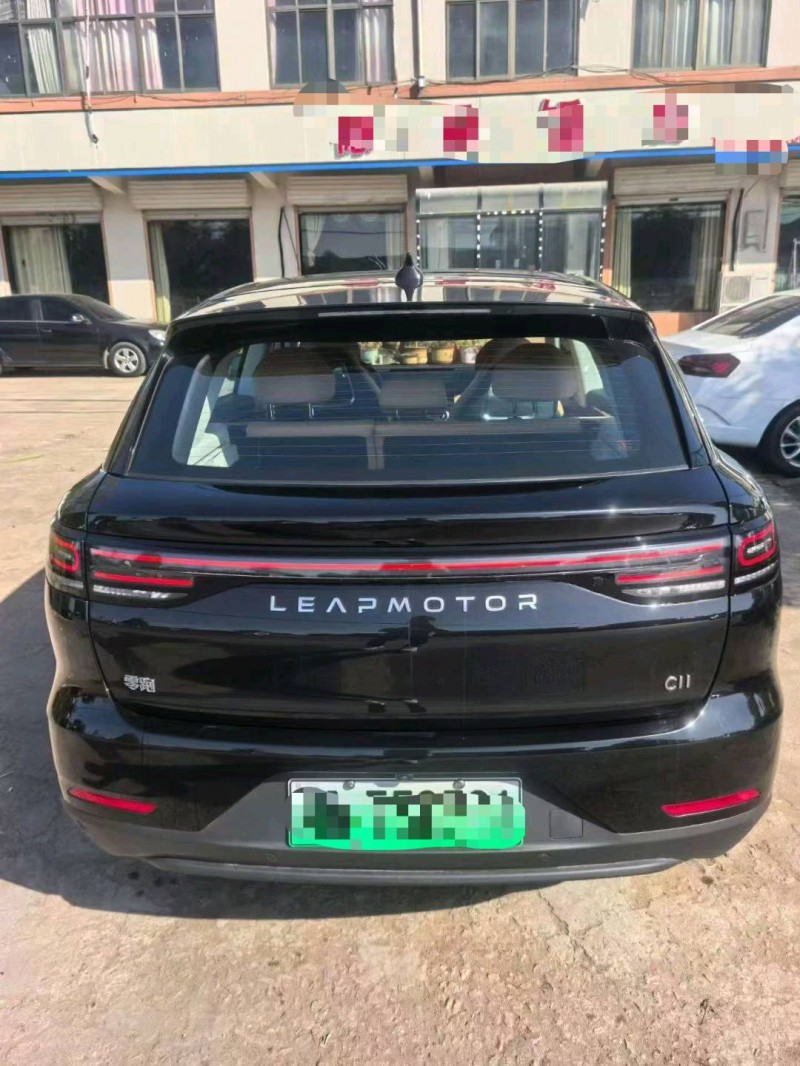 临沂25年零跑汽车C114