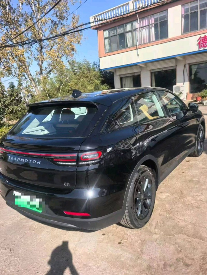 临沂25年零跑汽车C115