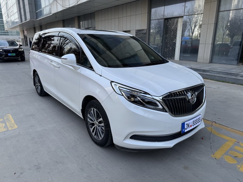 济宁17年别克GL82