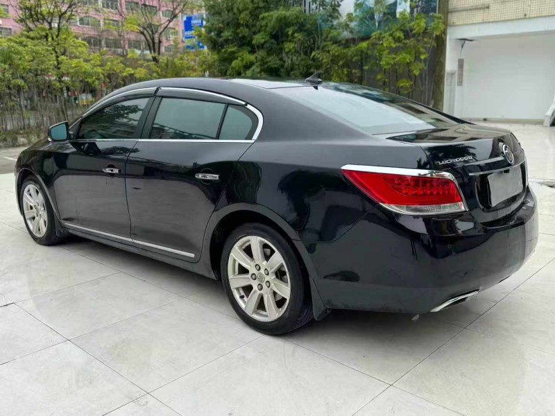 河源12年别克君威7