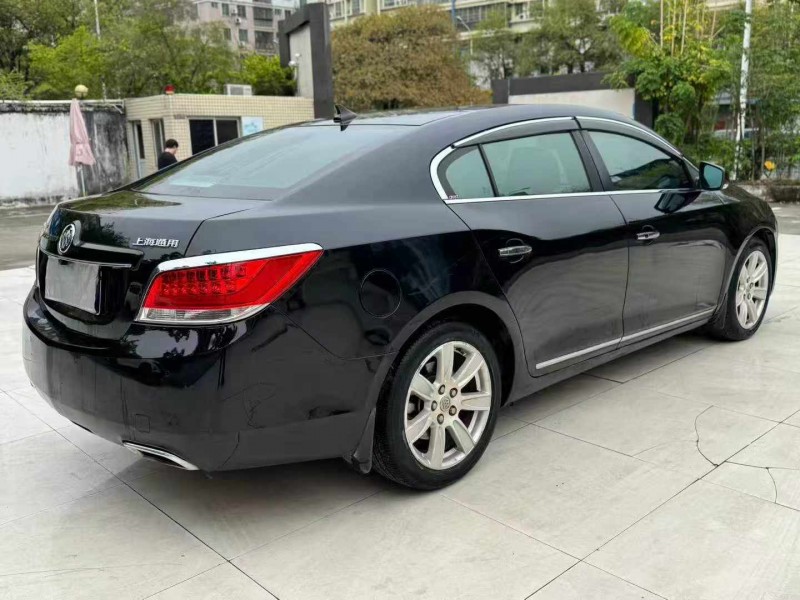 河源12年别克君威8