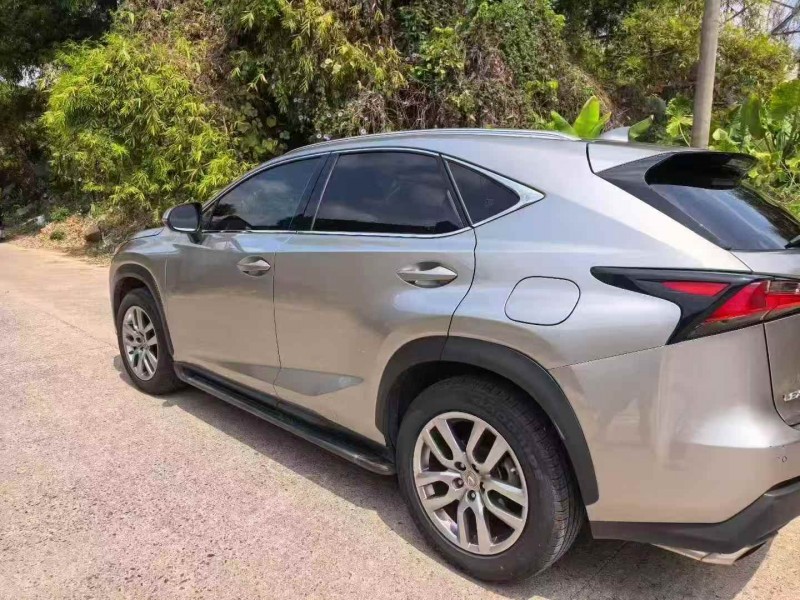 广州17年雷克萨斯NX4