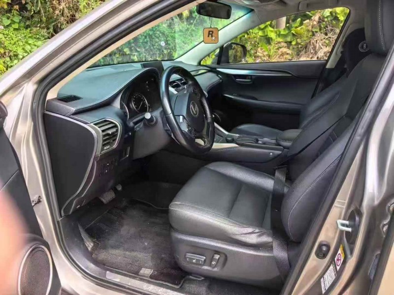 广州17年雷克萨斯NX6