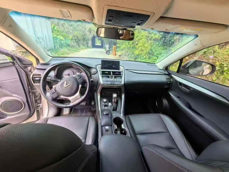 广州17年雷克萨斯NX8