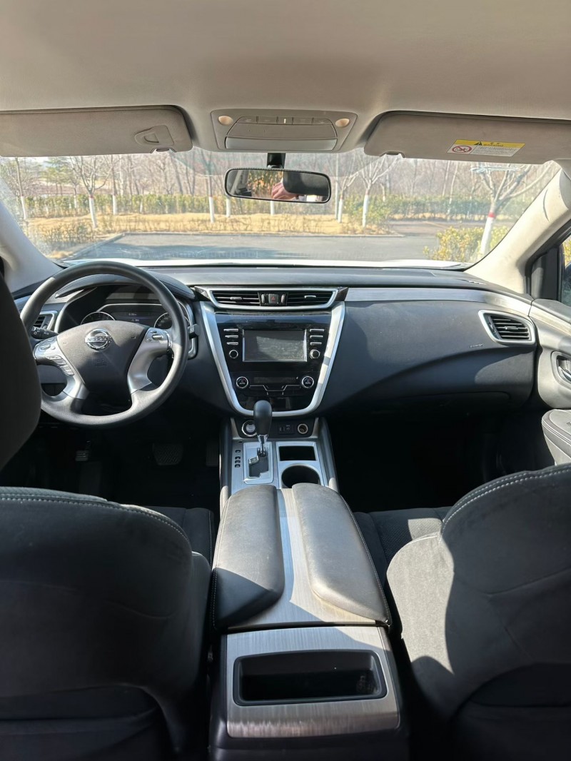 济宁23年日产楼兰6