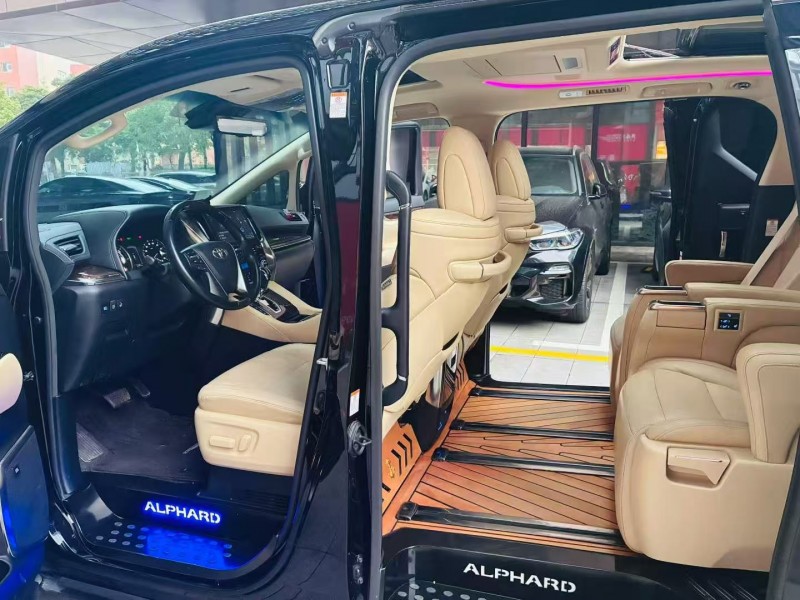 广州21年丰田埃尔法4