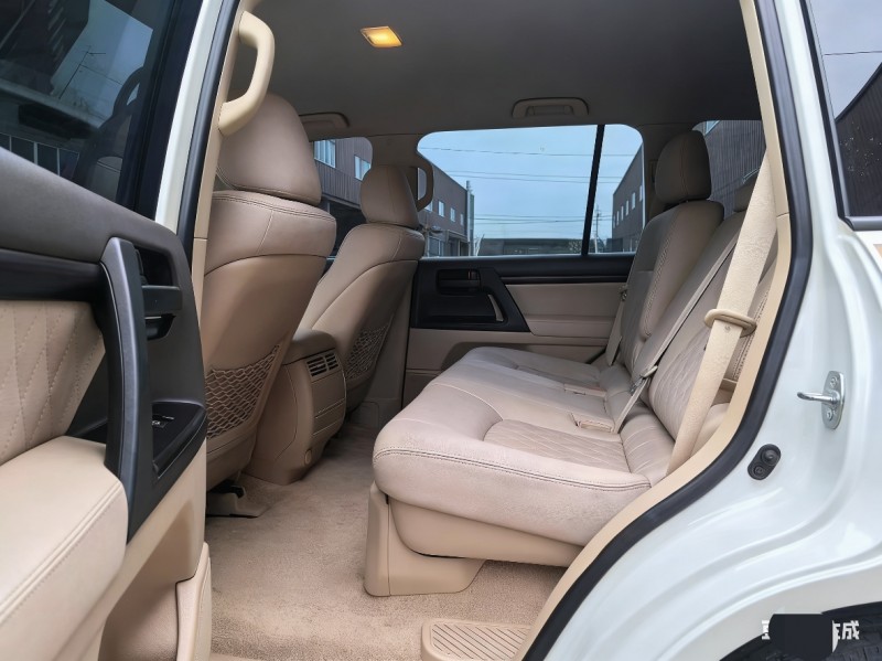 武汉18年丰田兰德酷路泽4