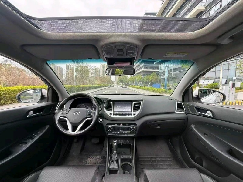 东莞19年现代途胜9