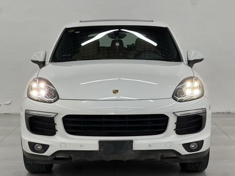 唐山16年保时捷卡宴1