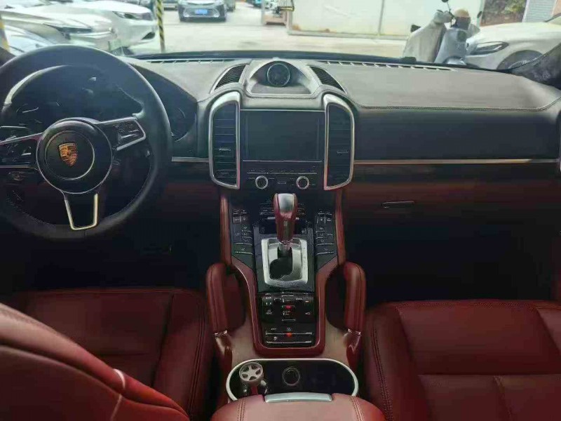 赣州15年保时捷卡宴5