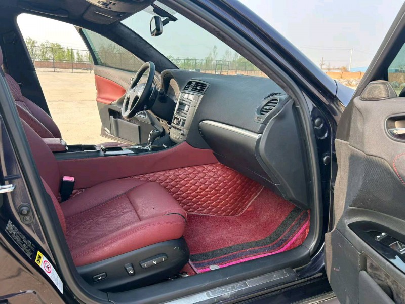 衡水13年雷克萨斯IS9