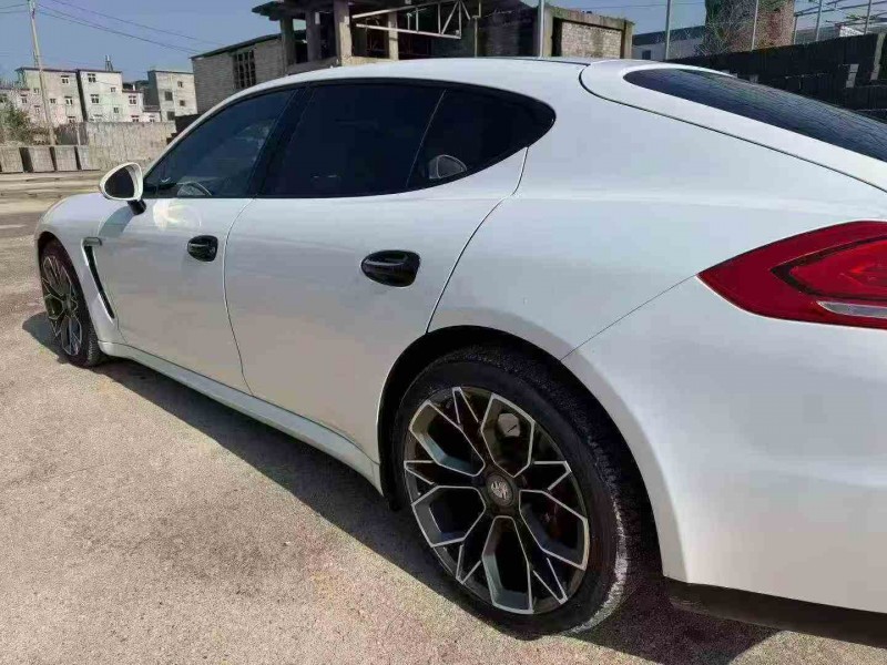 吉安14年保时捷帕拉梅拉8