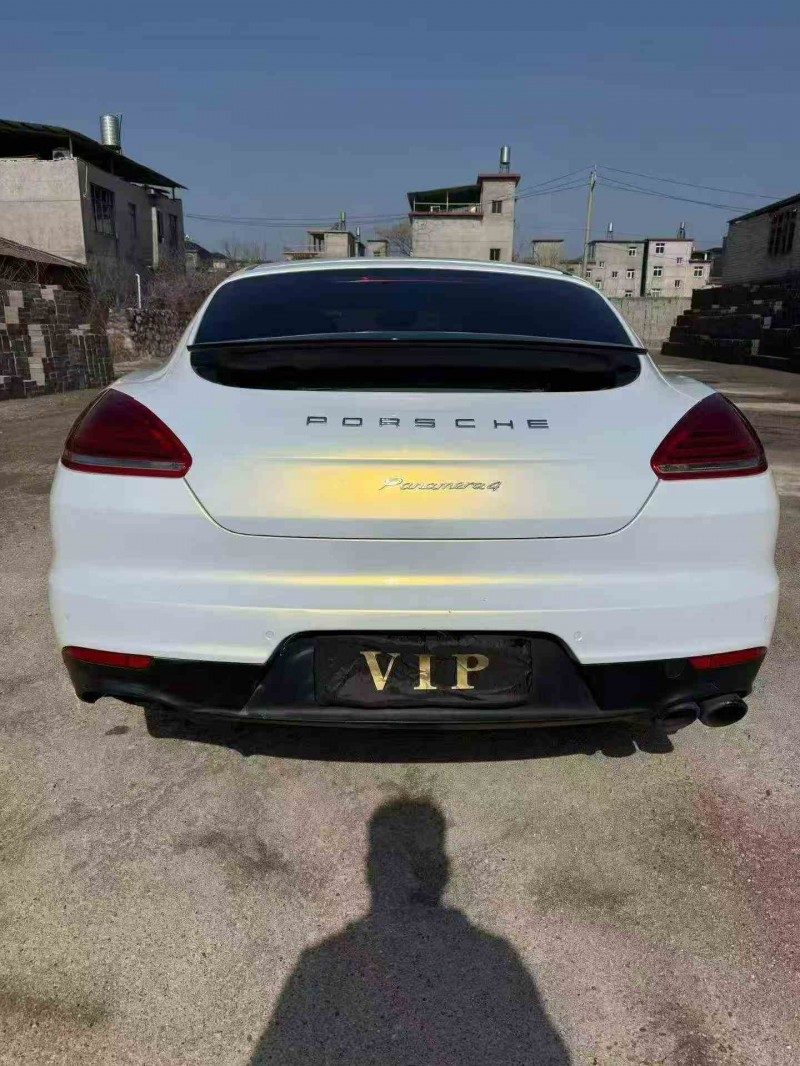 吉安14年保时捷帕拉梅拉9