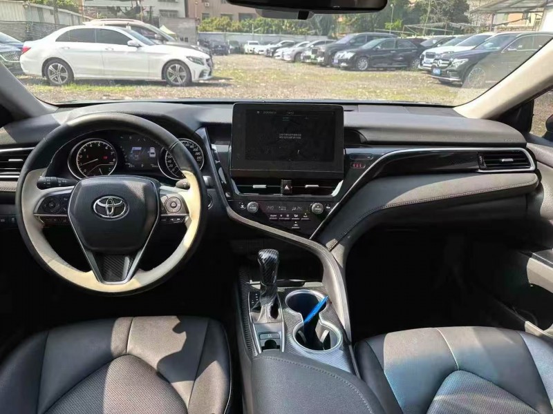 广州22年丰田凯美瑞8