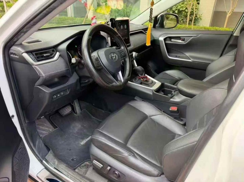 广州23年丰田威兰达4