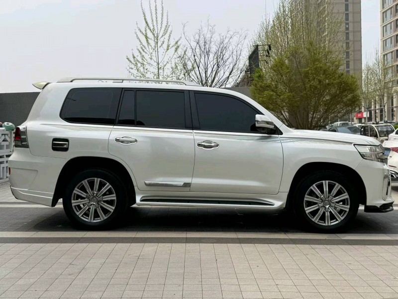 徐州17年丰田兰德酷路泽8