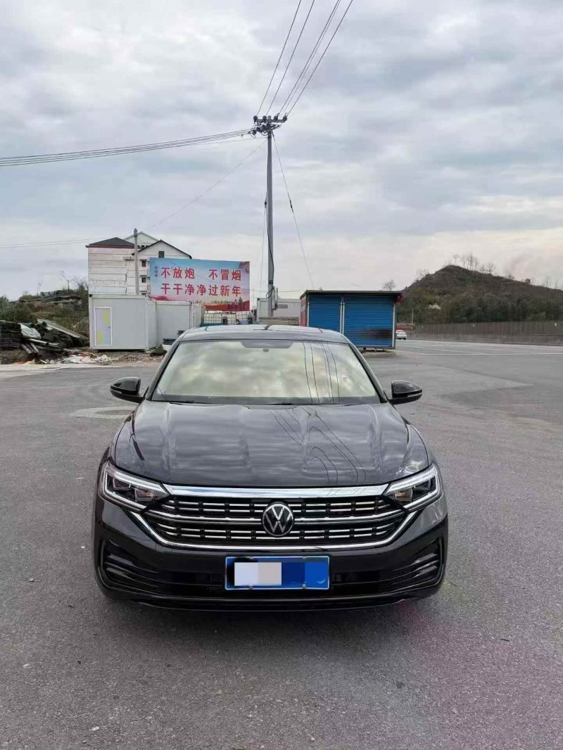 张家界25年大众速腾1