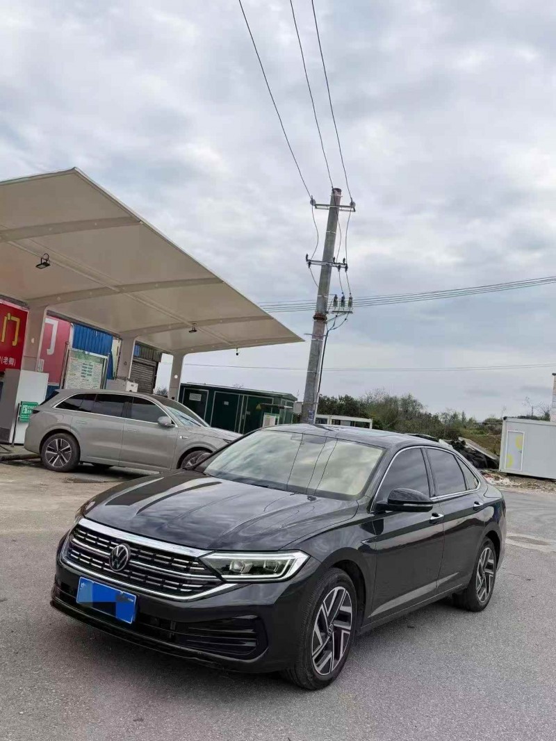 张家界25年大众速腾2