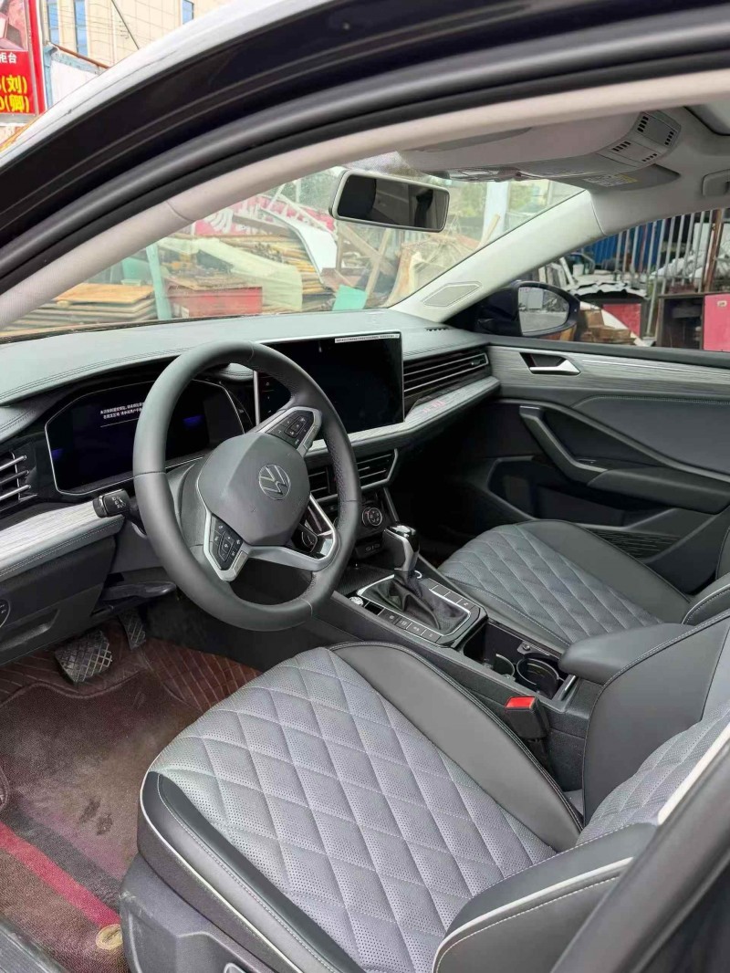 张家界25年大众速腾3