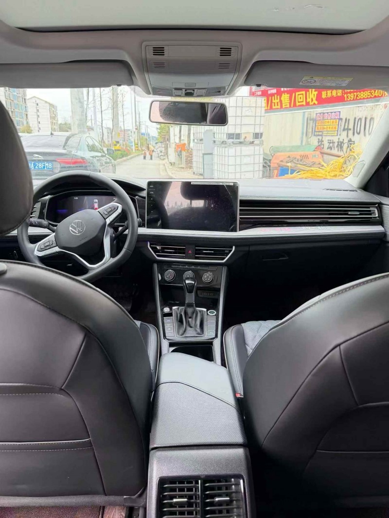 张家界25年大众速腾5