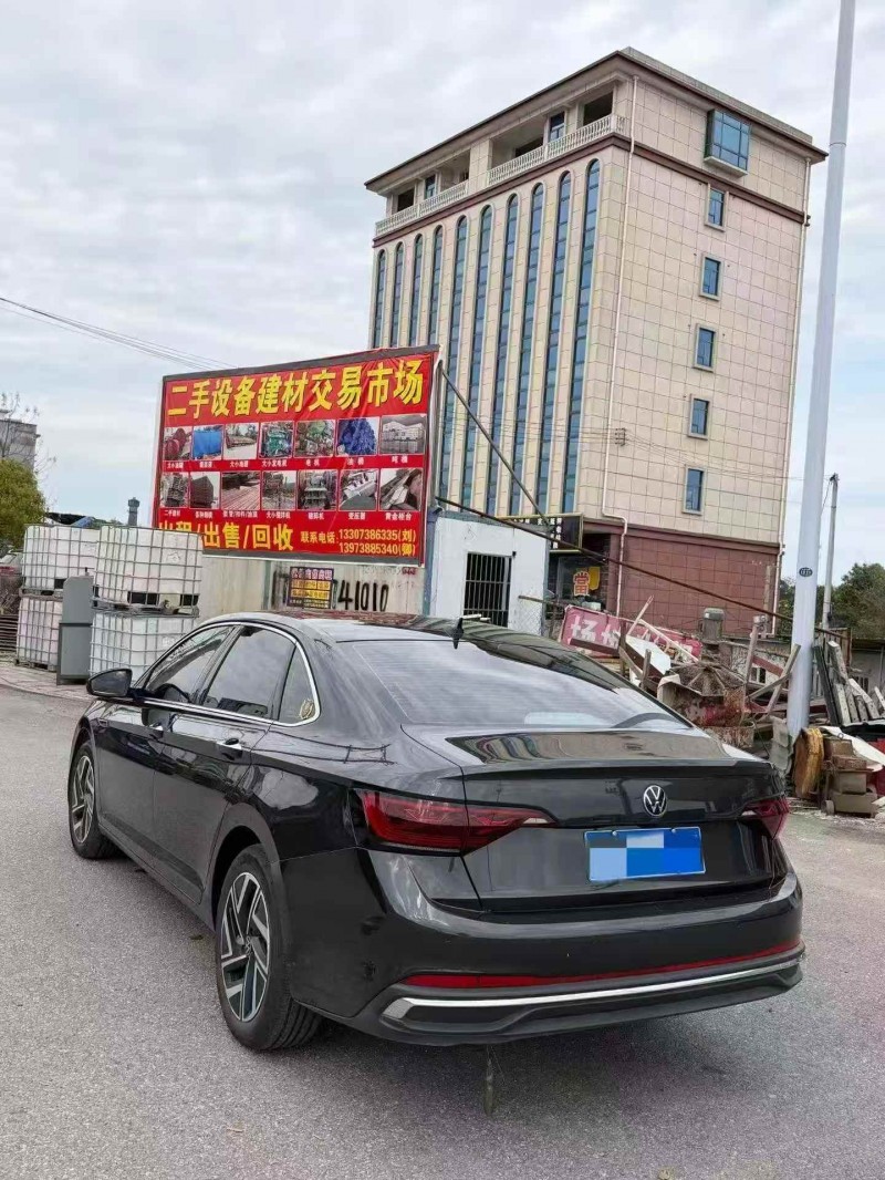 张家界25年大众速腾7