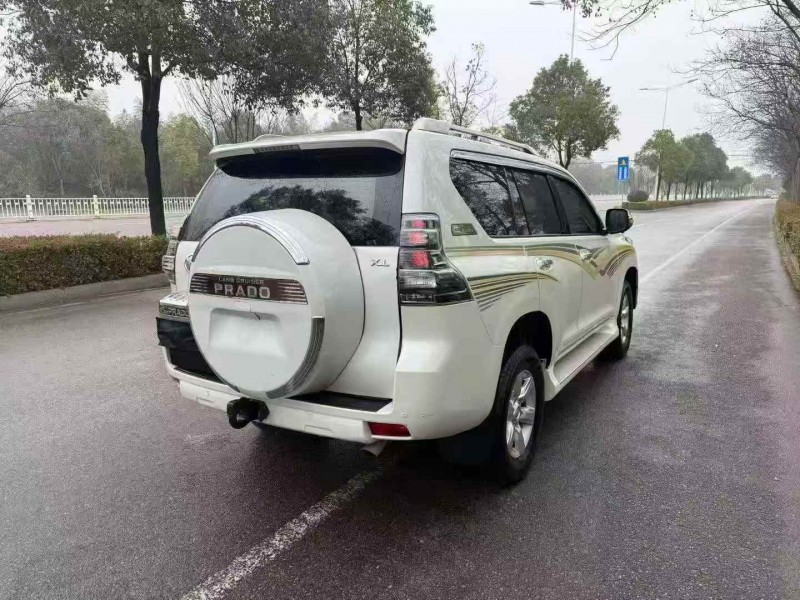 益阳16年丰田普拉多9