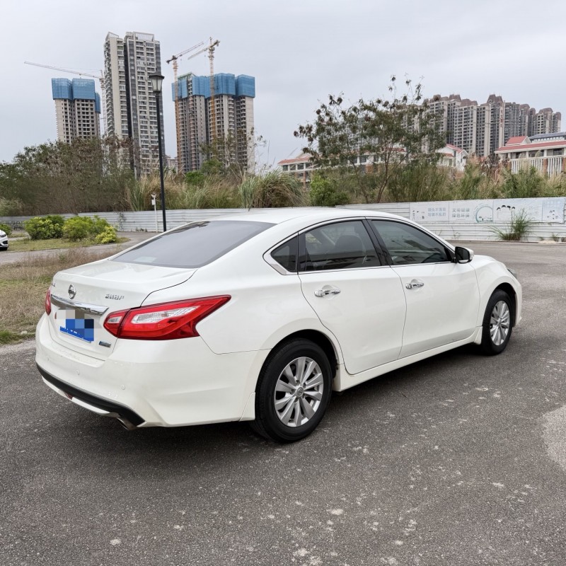 桂林16年日产天籁8