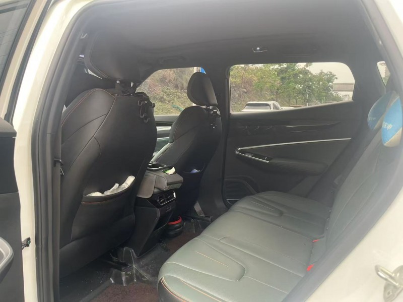 南宁24年吉利博越9