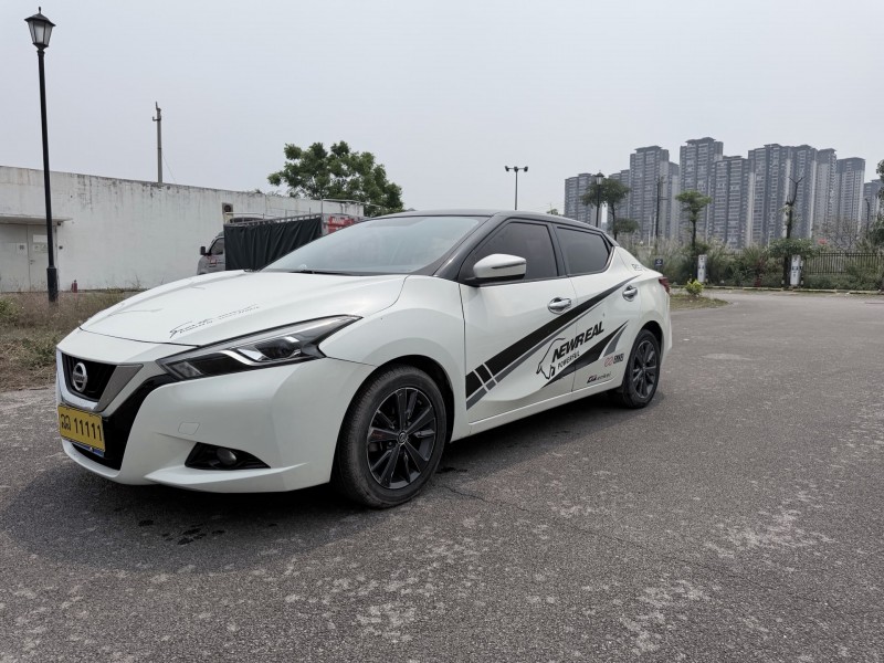 南宁18年日产蓝鸟4