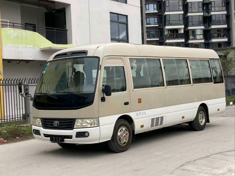 南宁13年丰田考斯特2