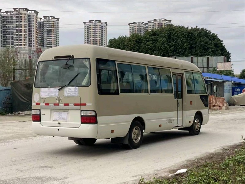 南宁13年丰田考斯特3