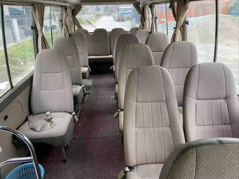 南宁13年丰田考斯特9