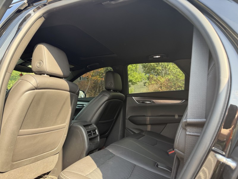 岳阳20年凯迪拉克XT54