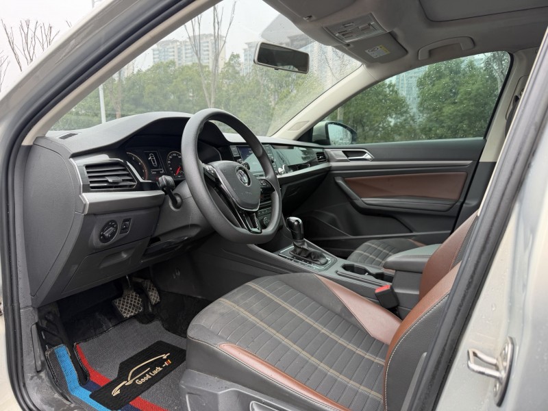 岳阳18年大众朗逸8