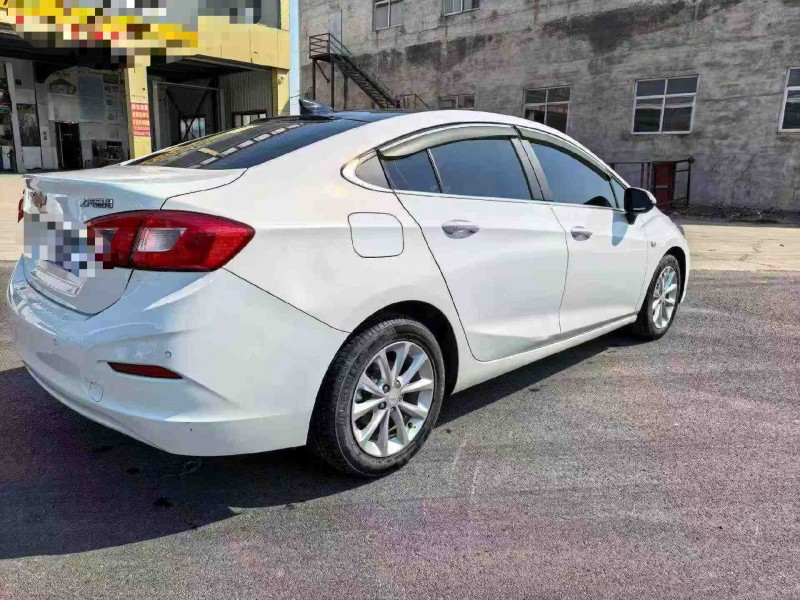 保定18年雪佛兰科鲁兹8