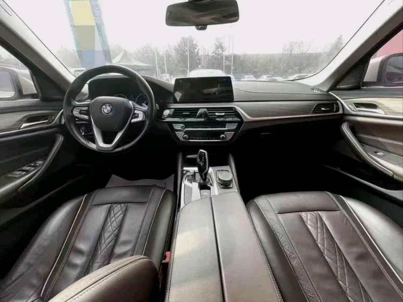 吉安19年宝马5系4