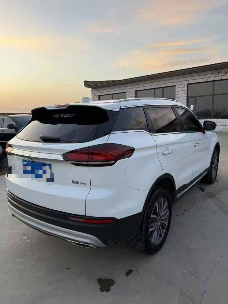 呼伦贝尔20年吉利博越7