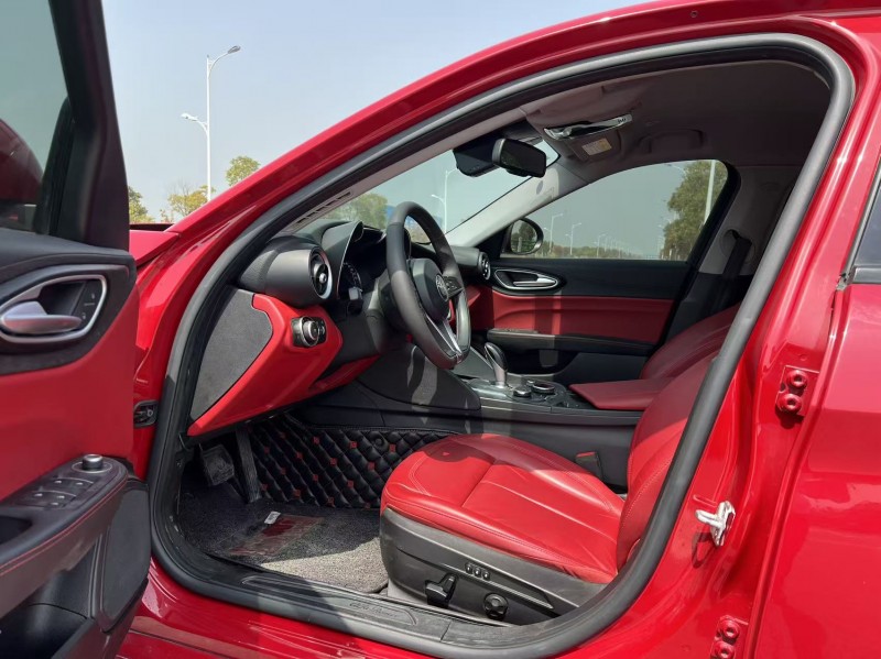 盐城18年阿尔法·罗密欧Giulia4