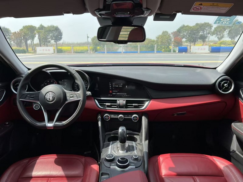 盐城18年阿尔法·罗密欧Giulia7